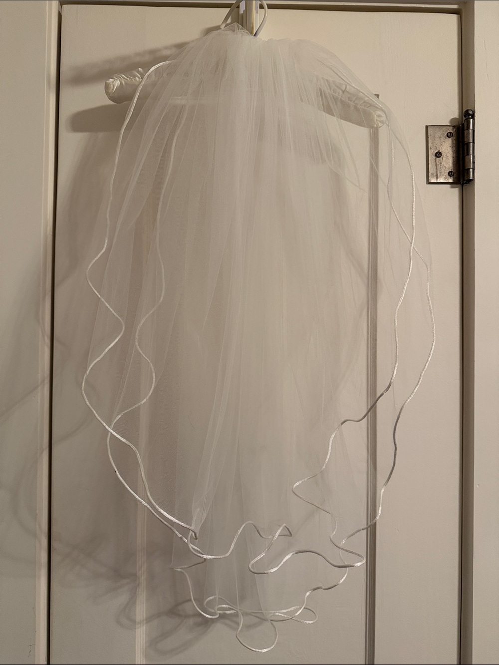 Bridal Veil, White Tulle 2-layer, Satin Edge Trim, 4” Comb, Elbow Length, New